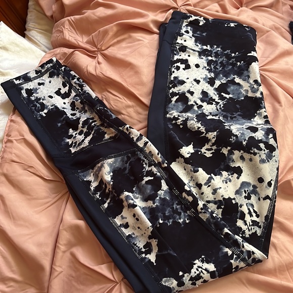 Tommy Hilfiger work out set - Picture 3 of 3